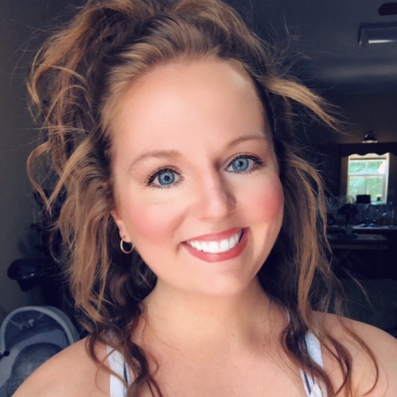 MEET Kera J😗Posh Ambassador☺️💕👠💄💁 - Picture 3 of 8